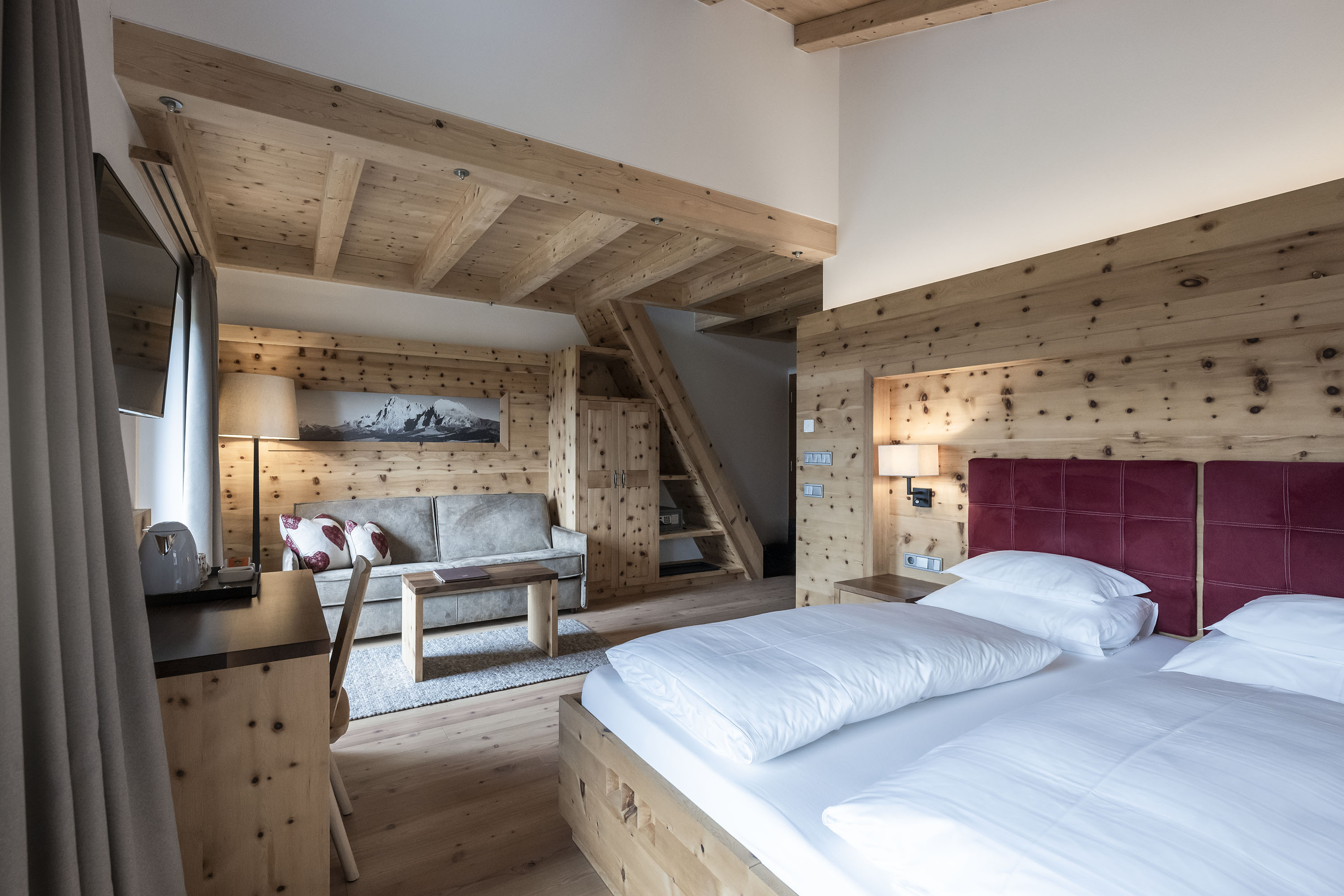 Dolomites Nature Hotel Vigilerhof Zimmerkategorien Doppelzimmer / Familienzimmer Mansarde mit Balkon