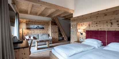 Golfurlaub - Sauna - Doppelzimmer / Familienzimmer Mansarde mit Balkon - Dolomites Nature Hotel Vigilerhof