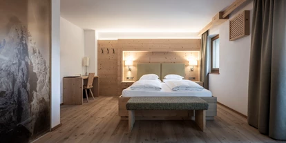 Golfurlaub - Sauna - Doppelzimmer Talblick mit Balkon - Dolomites Nature Hotel Vigilerhof