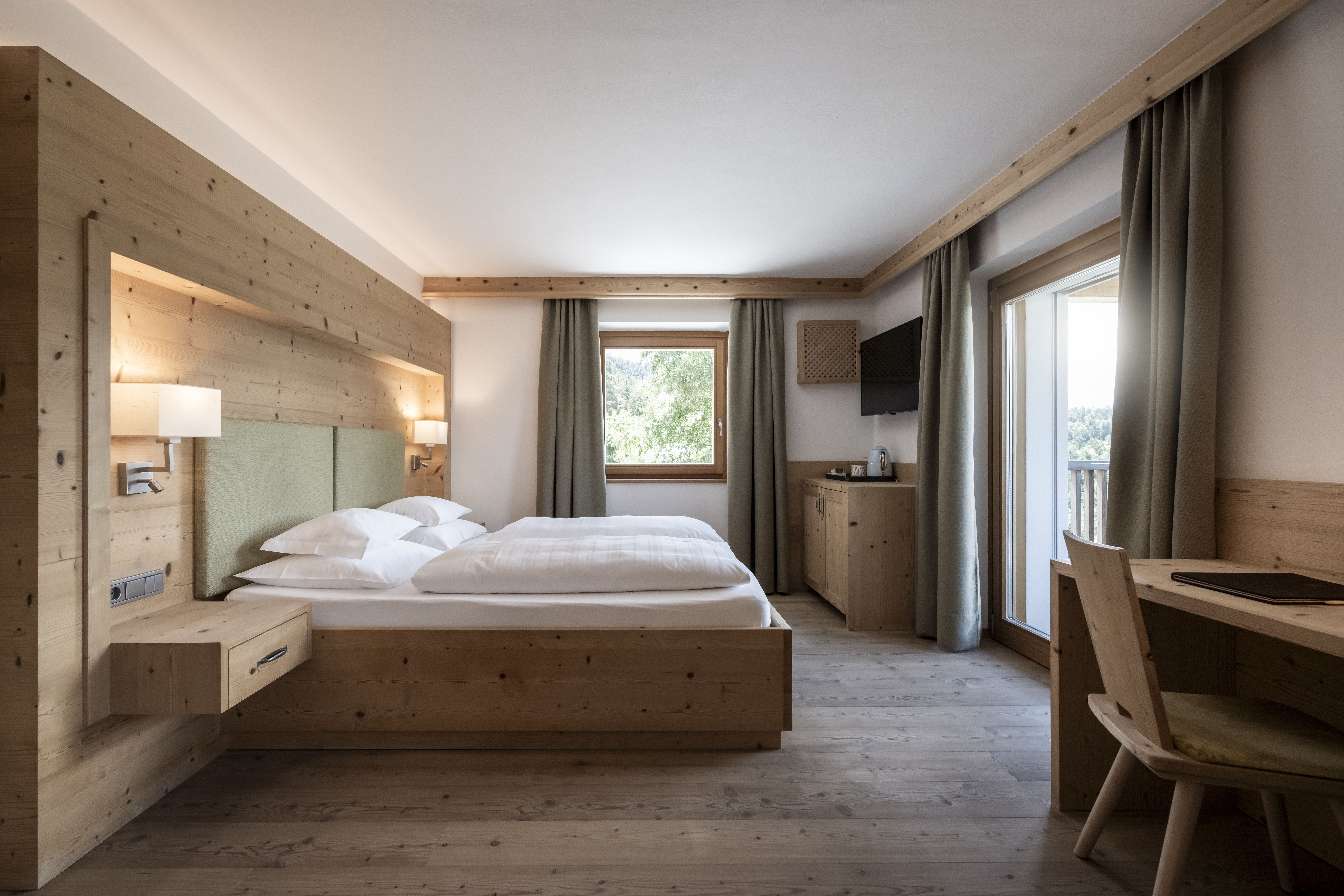 Golfhotel: Doppelzimmer / Familienzimmer Talblick mit Balkon - Dolomites Nature Hotel Vigilerhof