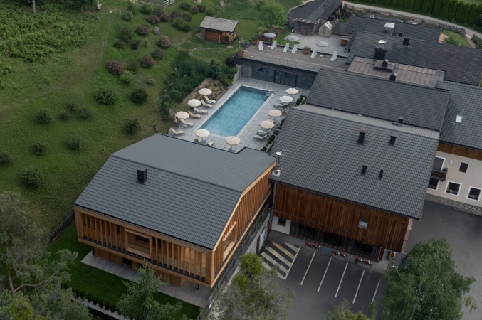 Golfhotel: Vogelperspektive - Dolomites Nature Hotel Vigilerhof