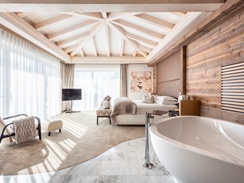 Quellenhof Luxury Resort Passeier Zimmerkategorien Penthouse-Chalet